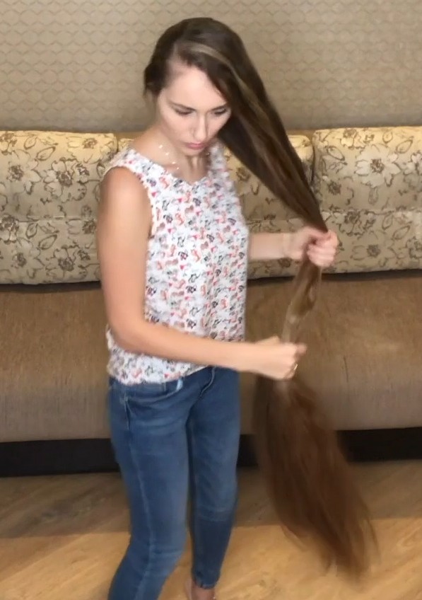 VIDEO - Katerina&#x27;s high ponytail