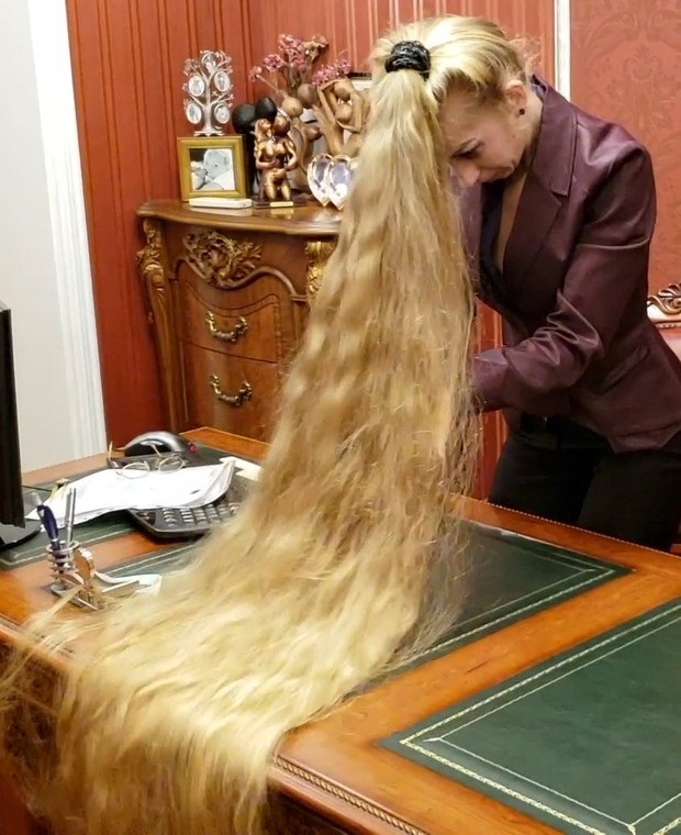 VIDEO - Business Rapunzel