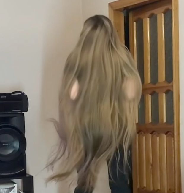 VIDEO - Rapunzel hair dancing and fun