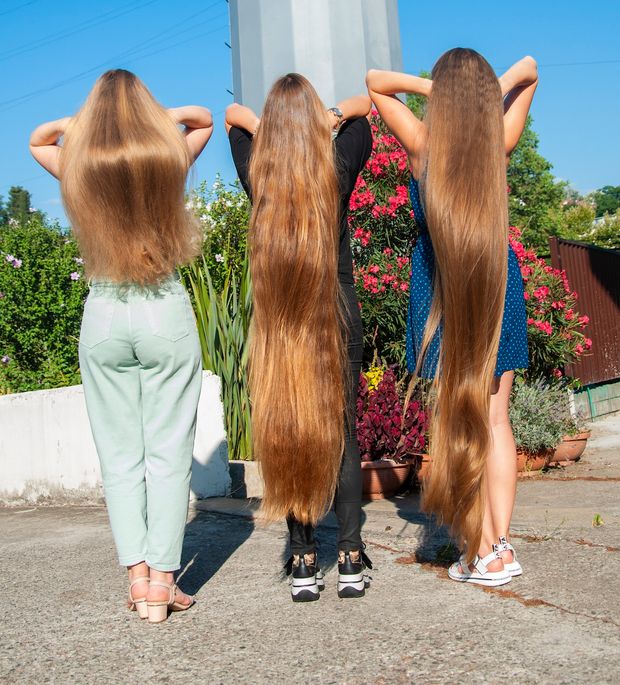 PHOTO SET - Triple long hair in motion photoshoot
