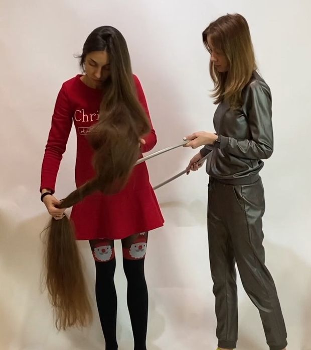 VIDEO - Floor length hair creativity