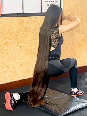 VIDEO - Calf length hair spotted in the gym