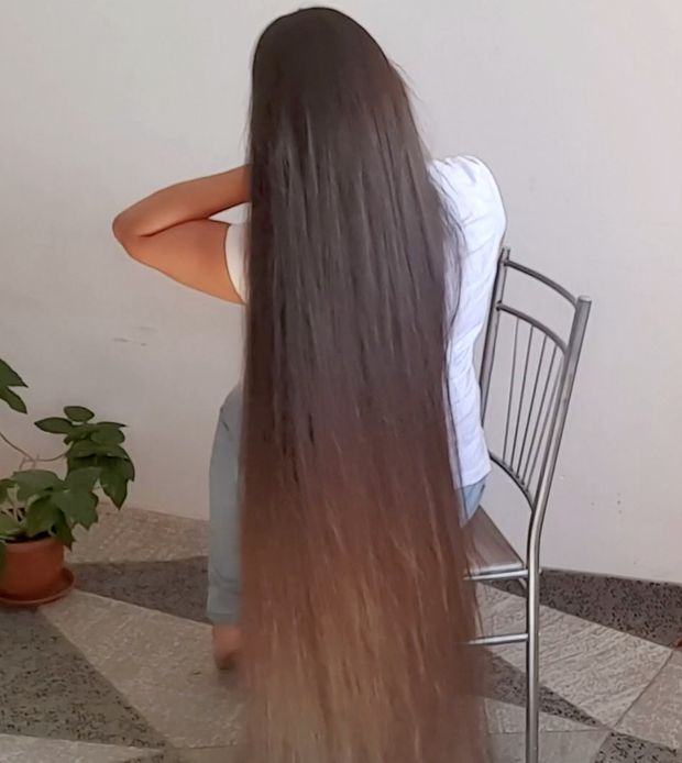 VIDEO - Parting, brushing and hairstyles