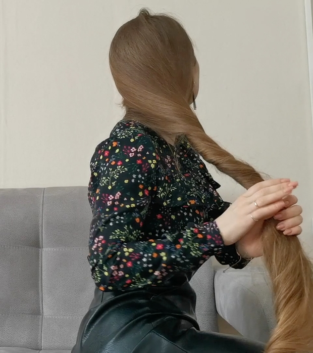 VIDEO - Using floor length hair as a blanket
