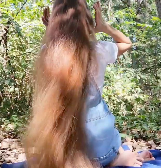 VIDEO - Maria in beautiful nature