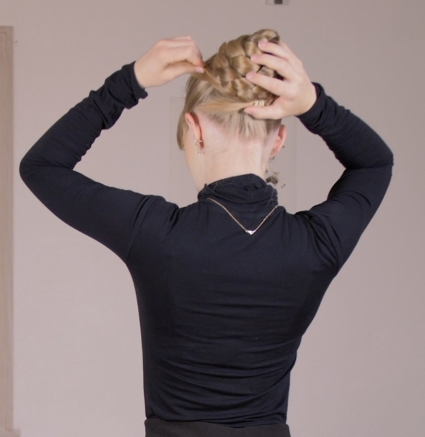 VIDEO - The big braid and ponytail