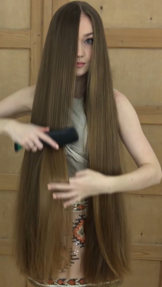 VIDEO - Covered in hair