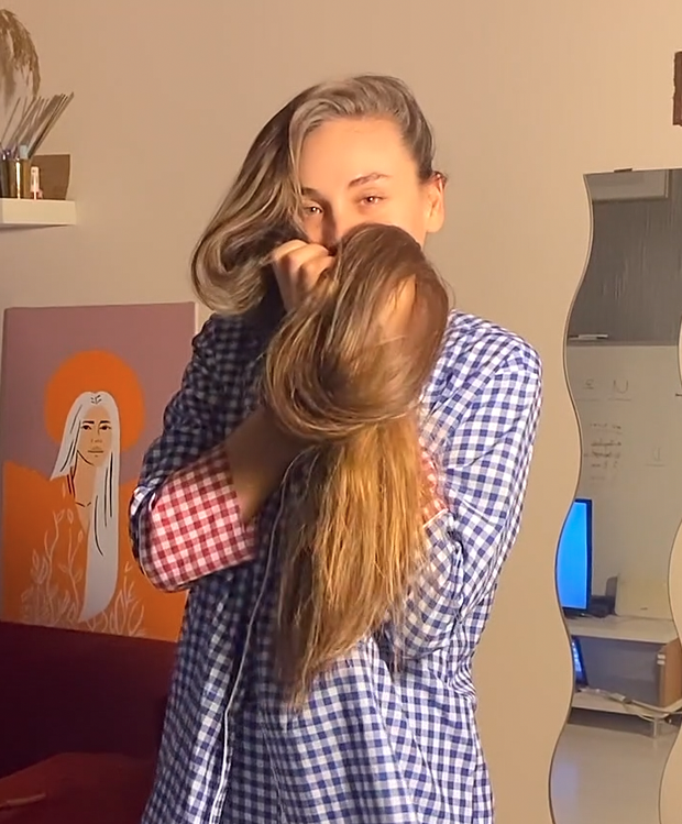 VIDEO - Extreme calf length hair in front of her face (part 1)