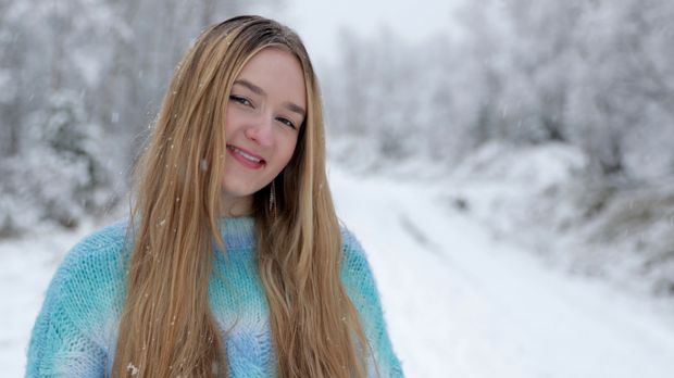 VIDEO - Rapunzel&#x27;s winter walk 2