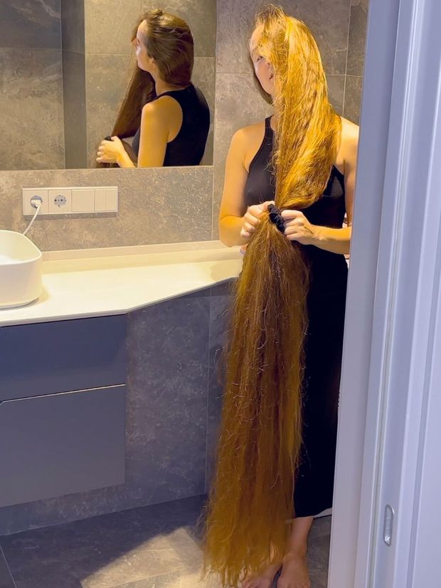 VIDEO - Enormous hair deluxe