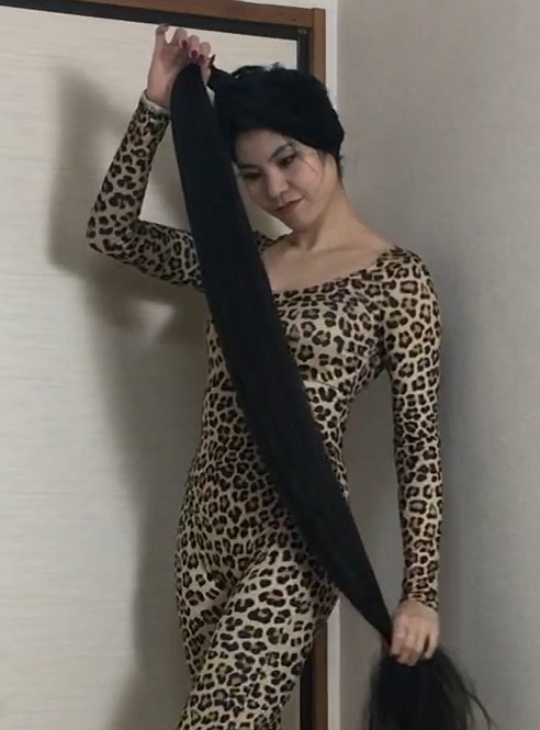 VIDEO - In front of her face 5