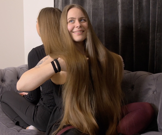 VIDEO - Twice the hair, twice the fun 2