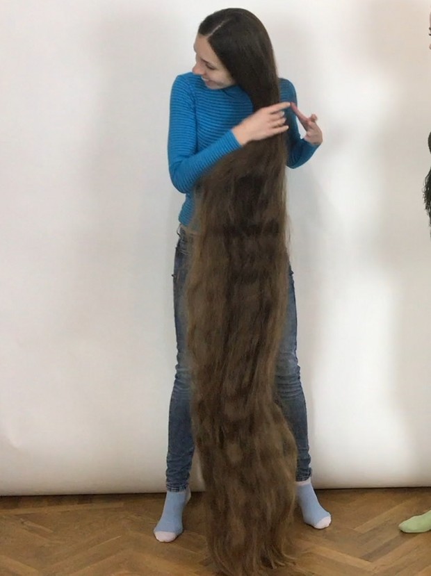 VIDEO - Longer than floor length