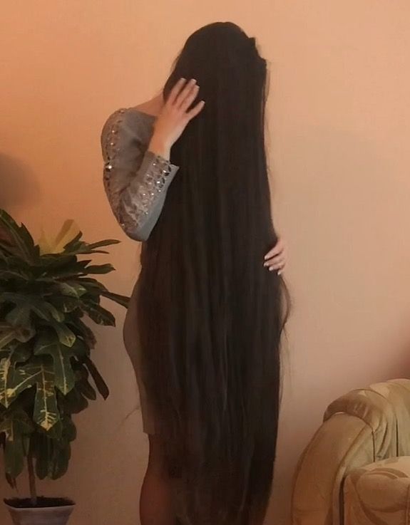 VIDEO - Ivanna&#x27;s super long locks