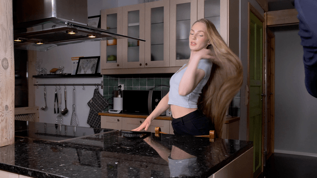 VIDEO - A Rapunzel&#x27;s photoshoot in the kitchen BTS