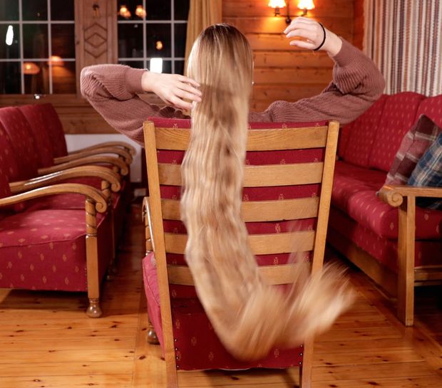 VIDEO - Perfect wavy ponytail sliding