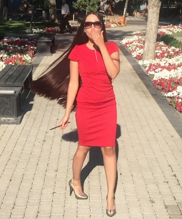 VIDEO - Red elegance