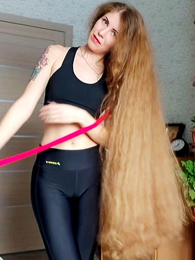 VIDEO - A massive mane and folded hair