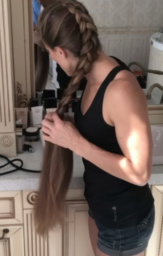 VIDEO - Julia&#x27;s straight hair