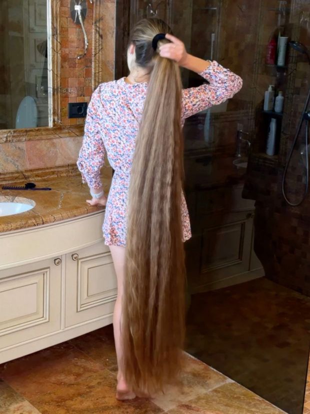 VIDEO - Extreme super thick and long hair