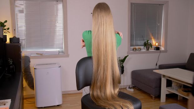 VIDEO - Very beautiful hair display BTS