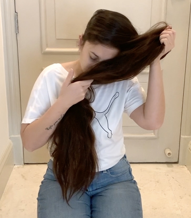 VIDEO - Neha&#x27;s long hair smelling and covering