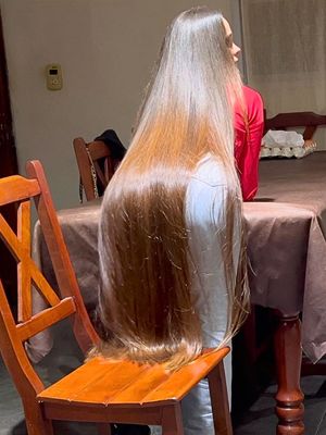 VIDEO - Unbelievably healthy hair!