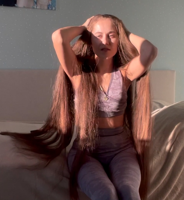 VIDEO - Kristina&#x27;s hair display show
