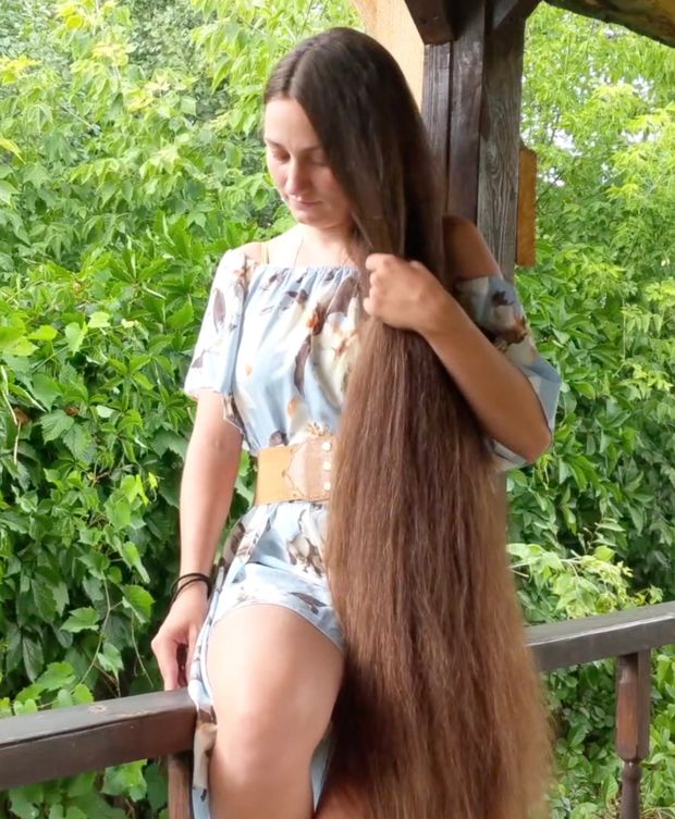VIDEO - She has so much hair!