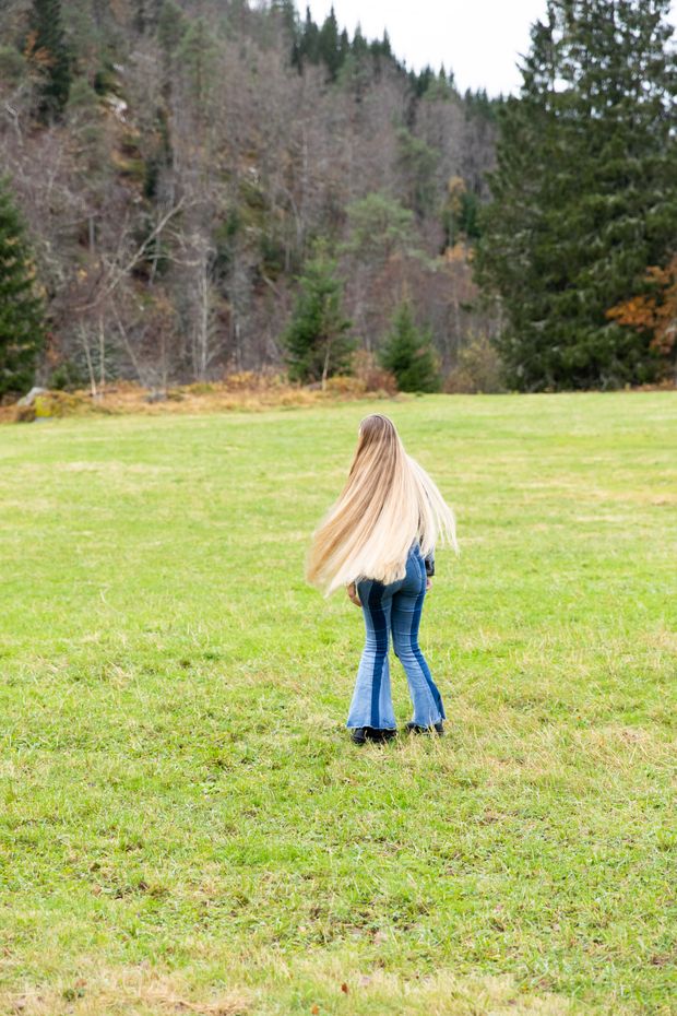 PHOTO SET - The old green field photoshoot