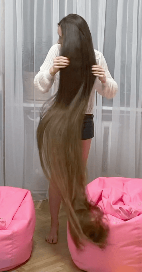 VIDEO - Endless fun with endless hair