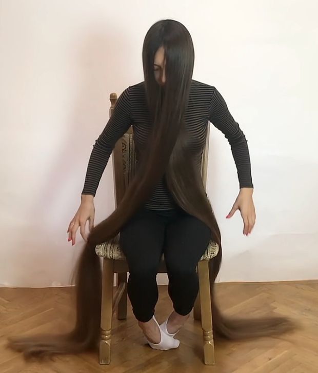 VIDEO - Super silky floor length hair