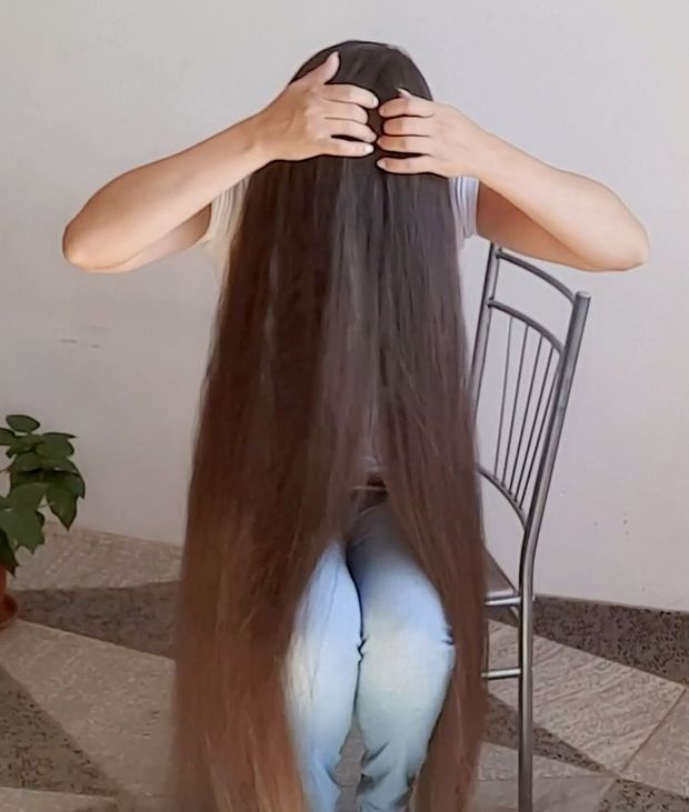 VIDEO - Parting, brushing and hairstyles