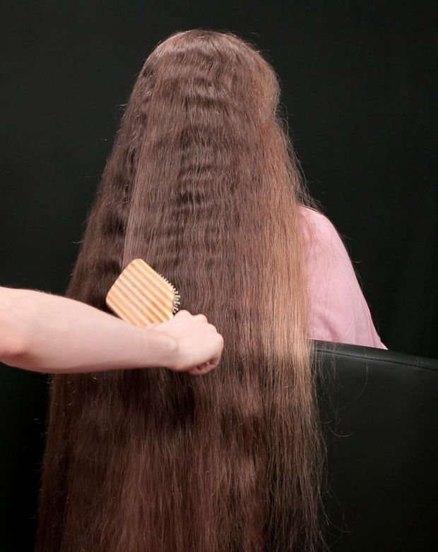 VIDEO - The hair brushing assistant