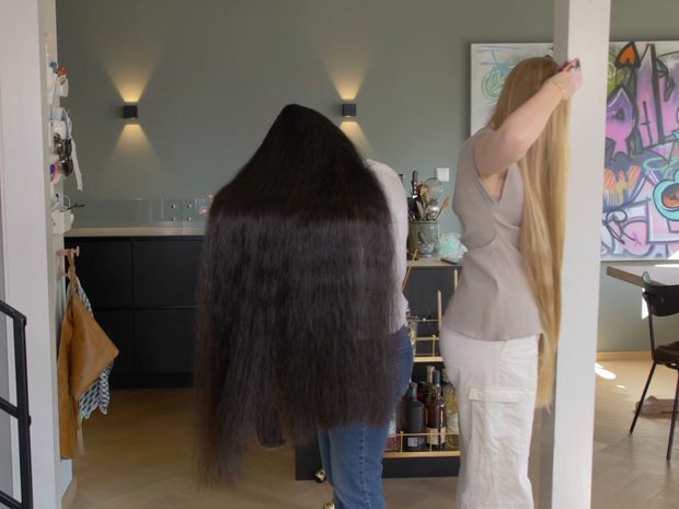 VIDEO - Two very impressive manes