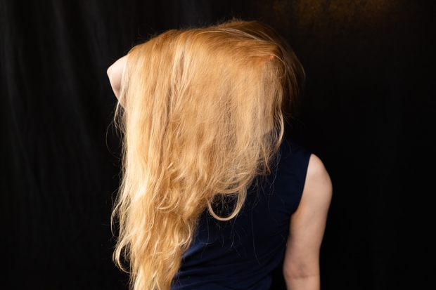 PHOTO SET - Helene&#x27;s blonde hair covering photoshoot