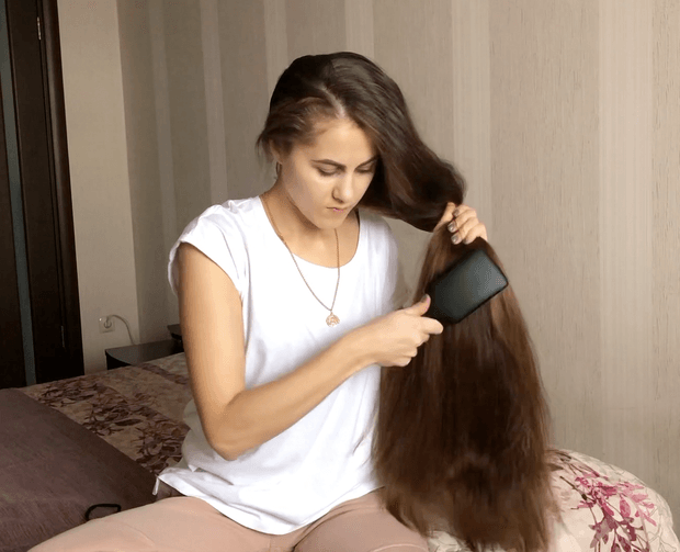 VIDEO - Kristina&#x27;s soft hair
