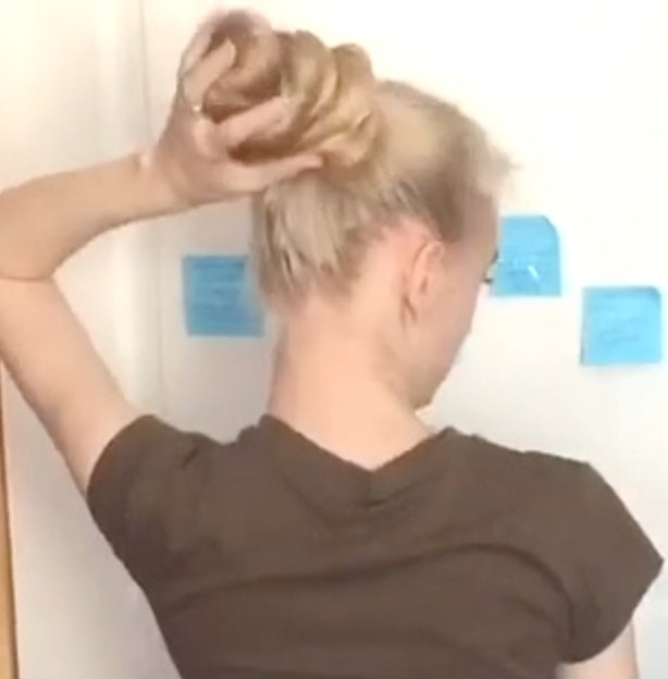 VIDEO - Brush, bun, braid