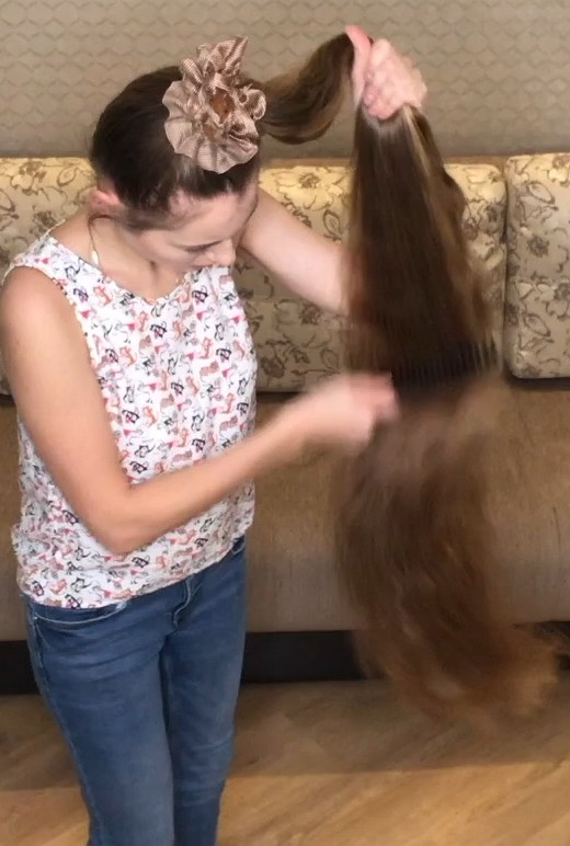 VIDEO - Katerina&#x27;s high ponytail