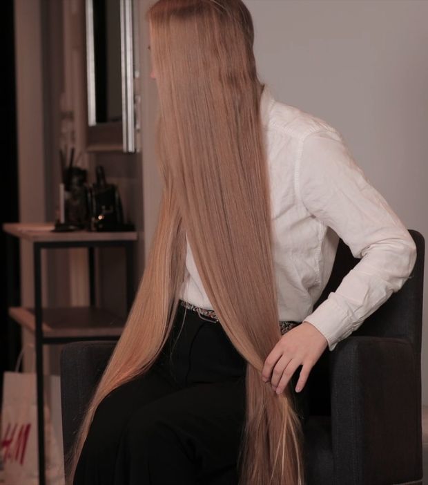 VIDEO - Super long blonde, silky hair brushing and combing