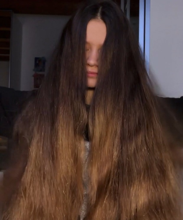 VIDEO - Ottavia&#x27;s thick hair play 2