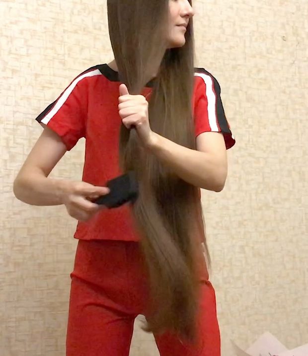 VIDEO - Elmira&#x27;s folded hair