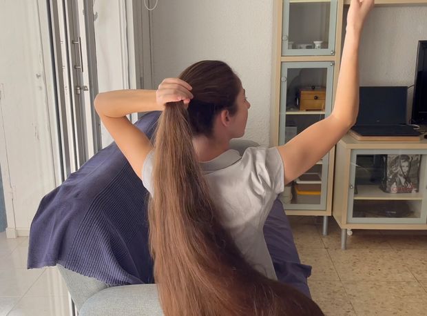 VIDEO - Thick and elegant hair bun display