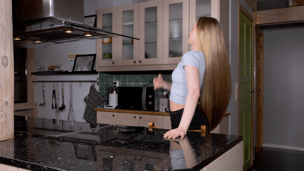 VIDEO - A Rapunzel&#x27;s photoshoot in the kitchen BTS