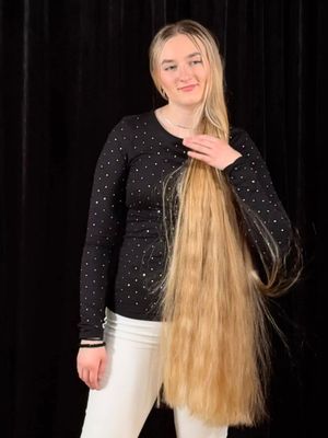 VIDEO - Braids and buns display
