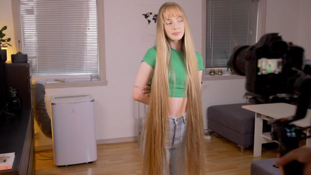 VIDEO - Very beautiful hair display BTS