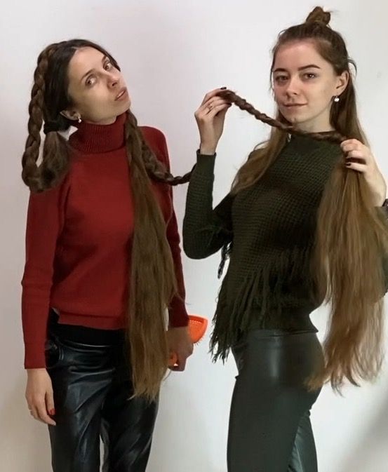VIDEO - Two very long braids