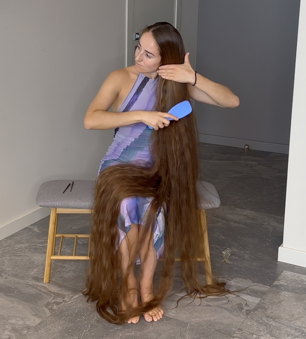 VIDEO - Floor length hair dream
