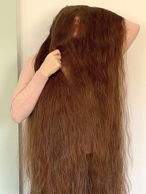 VIDEO - Brushing and smelling really thick hair