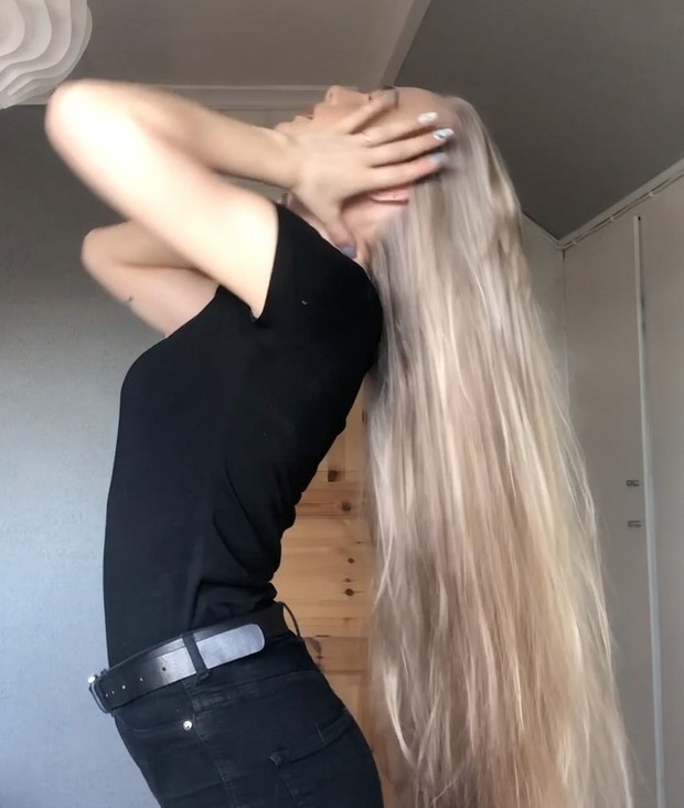 VIDEO - Victoria&#x27;s ponytail